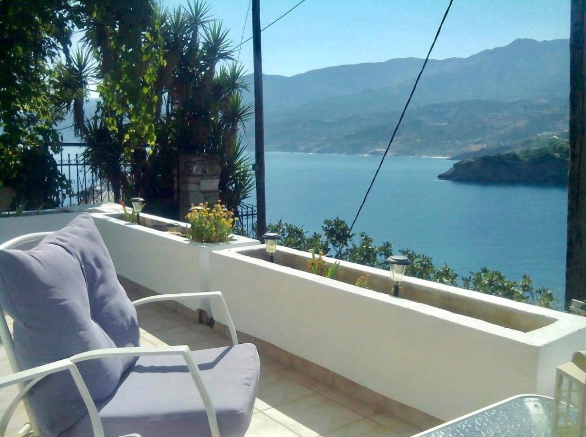 Evdilos' Balcony * Evdilos (Ikaria)